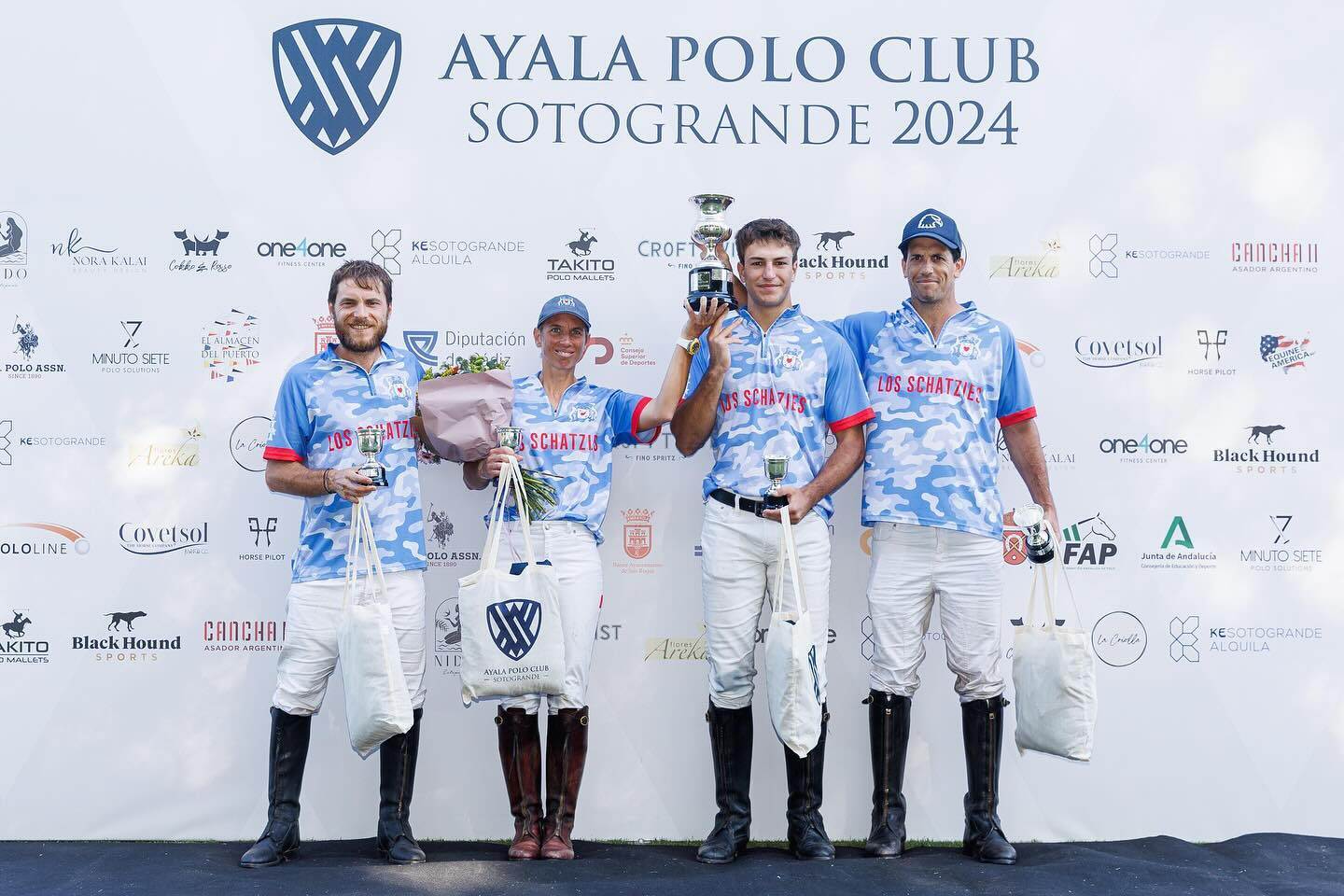 Winners of the Welcome Cup, Los Schatzies | Photo credit: matcallejo